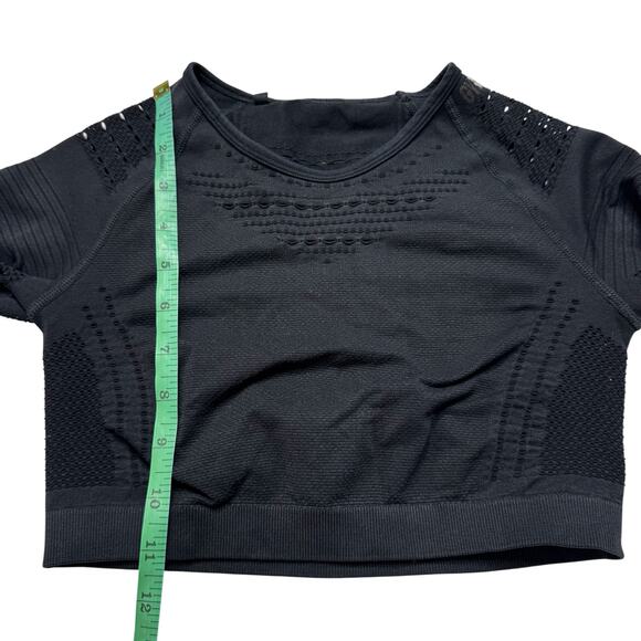 GYMSHARK Glow Long Sleeve Crop Top in Black Size XS Womens Cutouts Thumbhole - Picture 6 of 7